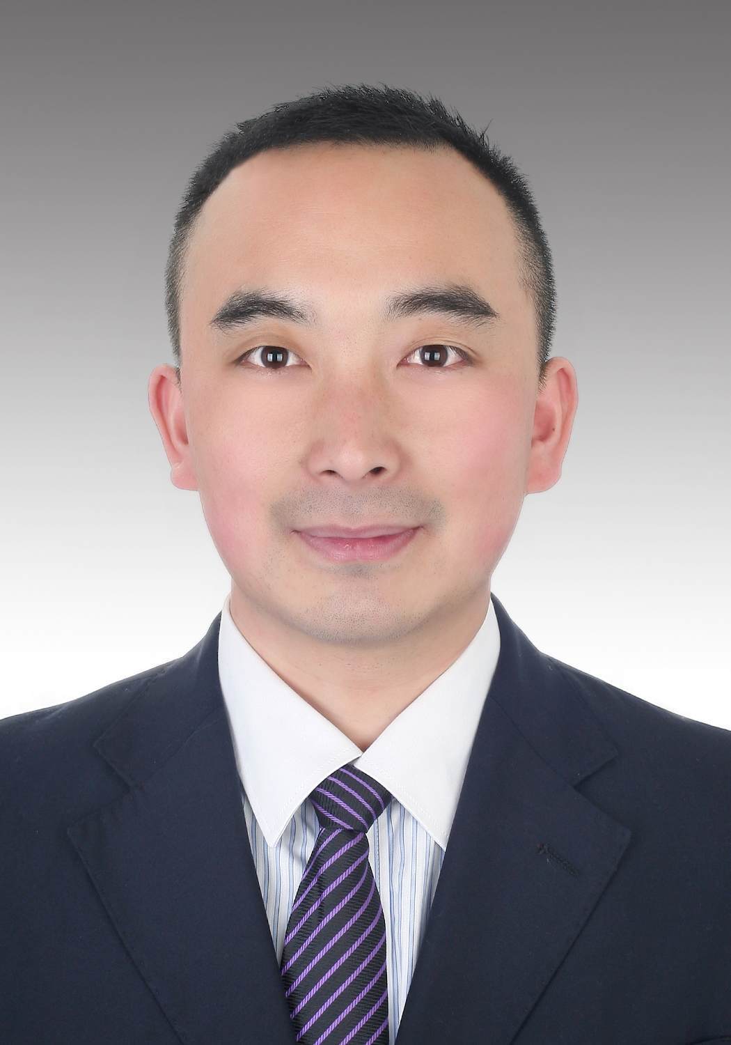 刘圣运 